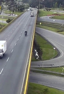 truck-driver-ram-cyclist-push-overpass-colombia-cctv.jpg